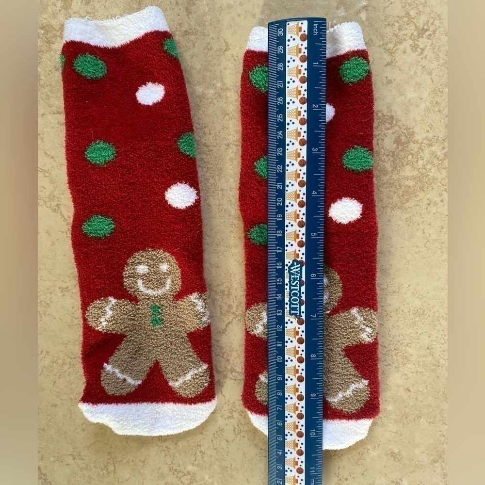 Fuzzy Gingerbread Man Socks NWOT - Picture 3 of 4
